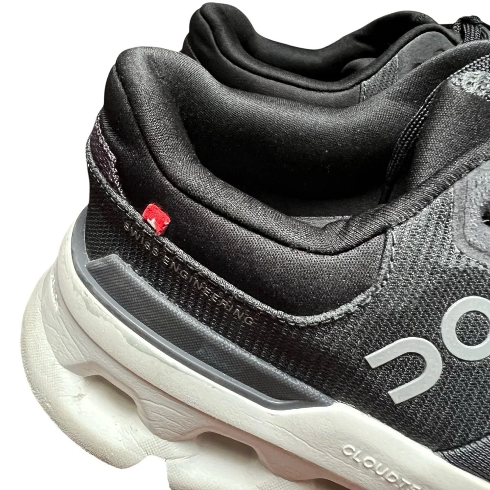 On Running Women’s Cloudrunner 2 Running Athletic Shoes US 9 Black Gray